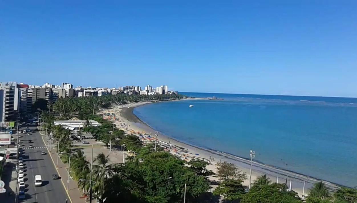 Na Beira Mar De Pajucara- Edif Neo- Apartamento Quarto E Sala- Tem Varanda - Vista Lateral Do Mar- Rua Julio Plech Filho 60 Esquina Com Avenida Doutor Antonio Gouveia - Consumo Eletrico E Pago No Ckeck-Out 1Kwh E 1,35 Reias Maceió 外观 照片
