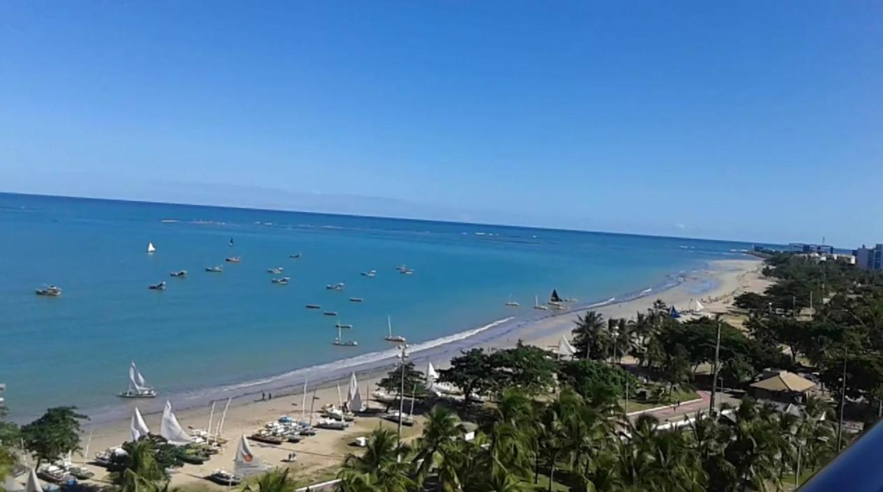 Na Beira Mar De Pajucara- Edif Neo- Apartamento Quarto E Sala- Tem Varanda - Vista Lateral Do Mar- Rua Julio Plech Filho 60 Esquina Com Avenida Doutor Antonio Gouveia - Consumo Eletrico E Pago No Ckeck-Out 1Kwh E 1,35 Reias Maceió 外观 照片